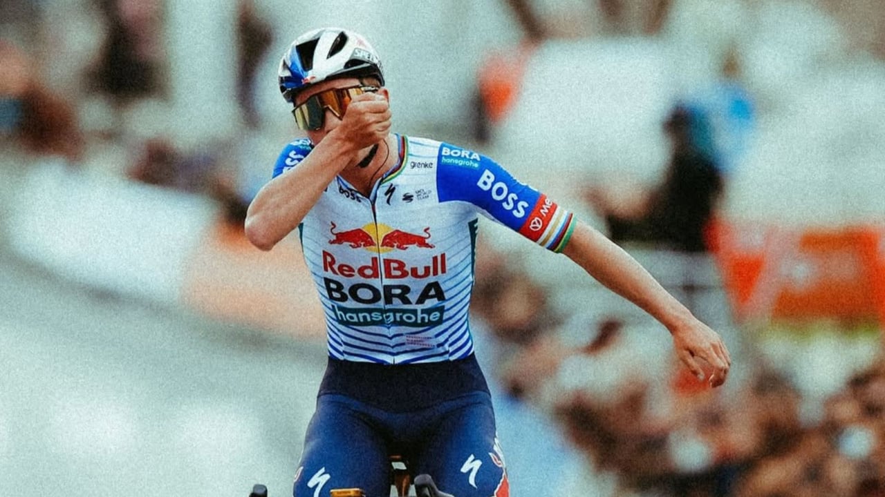 Remco Evenepoel, inmovilizado, y Nairo Quitana se retira
