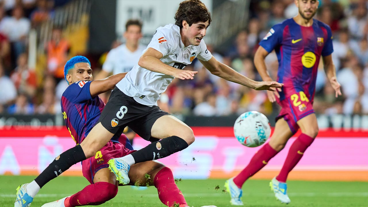 Javi Guerra, cuya cláusula sube en agosto, en el punto de mira de Barcelona