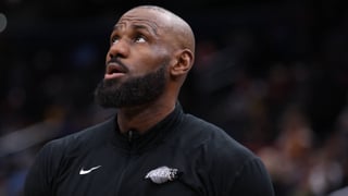 LeBron James cae lesionado y el miedo en los Lakers es visible: "Veremos qué pasa en los próximos días, pero tengo mucho dolor"