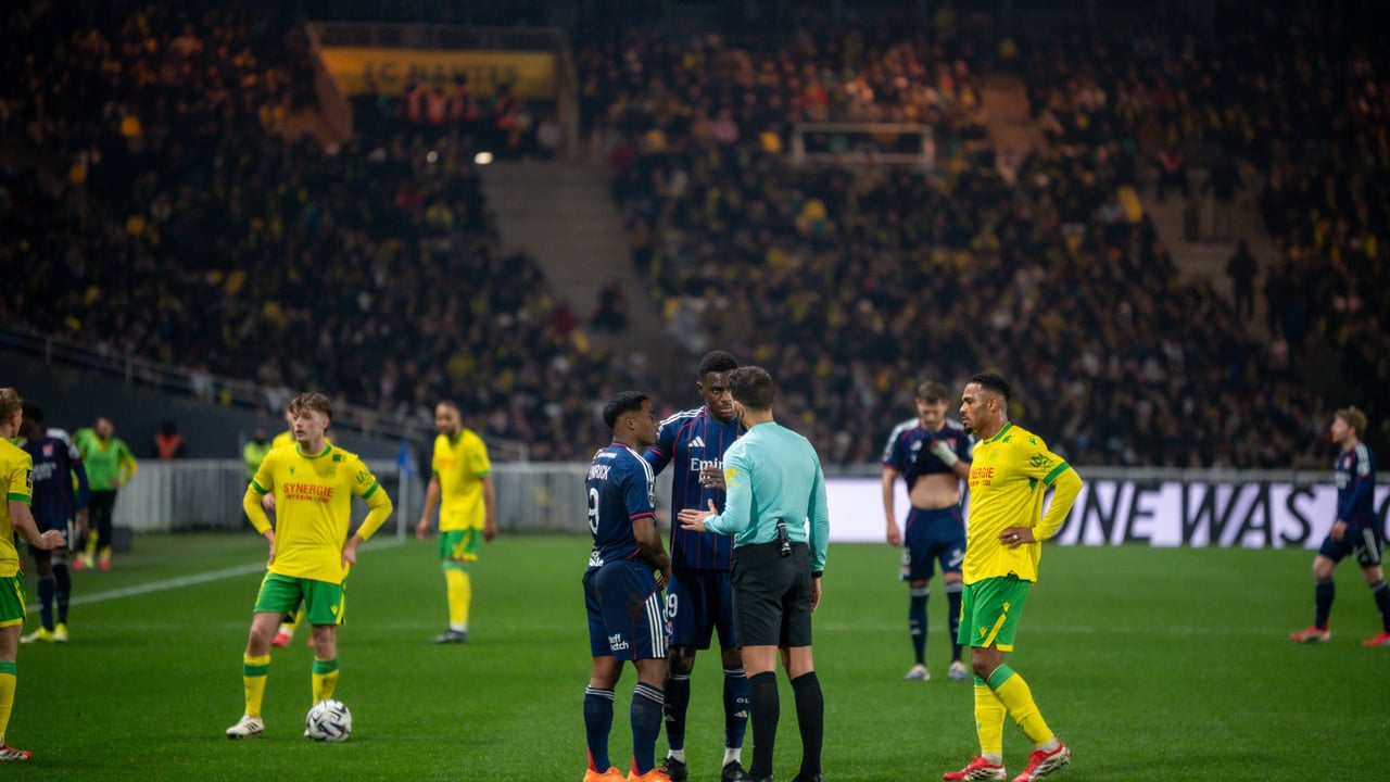 El primer revés de Endrick en el Olympique de Lyon: ¡expulsado con roja directa!