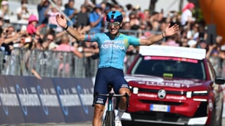 Bettiol le da el triunfo a Astana pero la maglia rosa no cambia de dueño