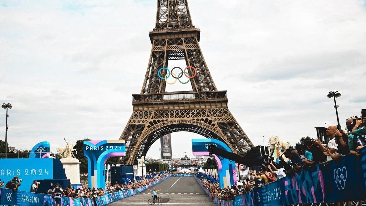 Remco Evenepoel conquista la Torre Eiffel