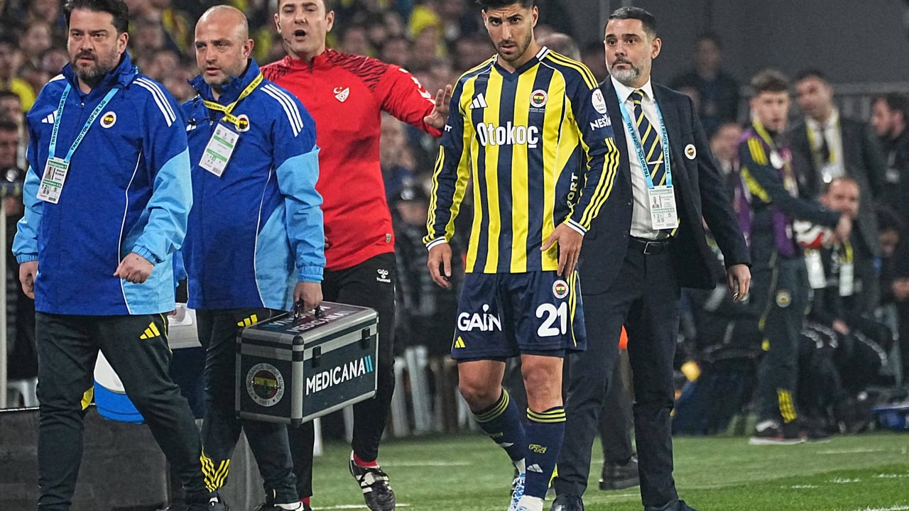 Preocupación por la rodilla de Marco Asensio tras caer lesionado en el derbi