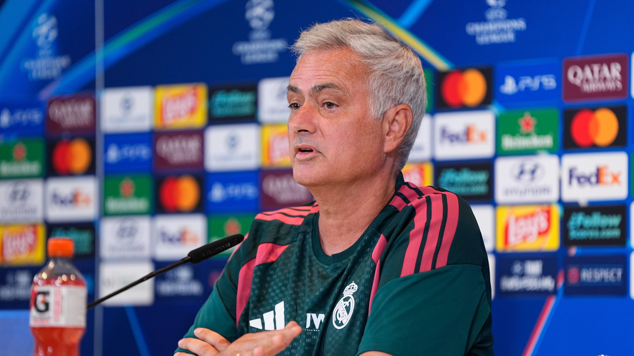 Mourinho, técnico del Real Madrid, sorprende al hablar de "capitulo cerrado"