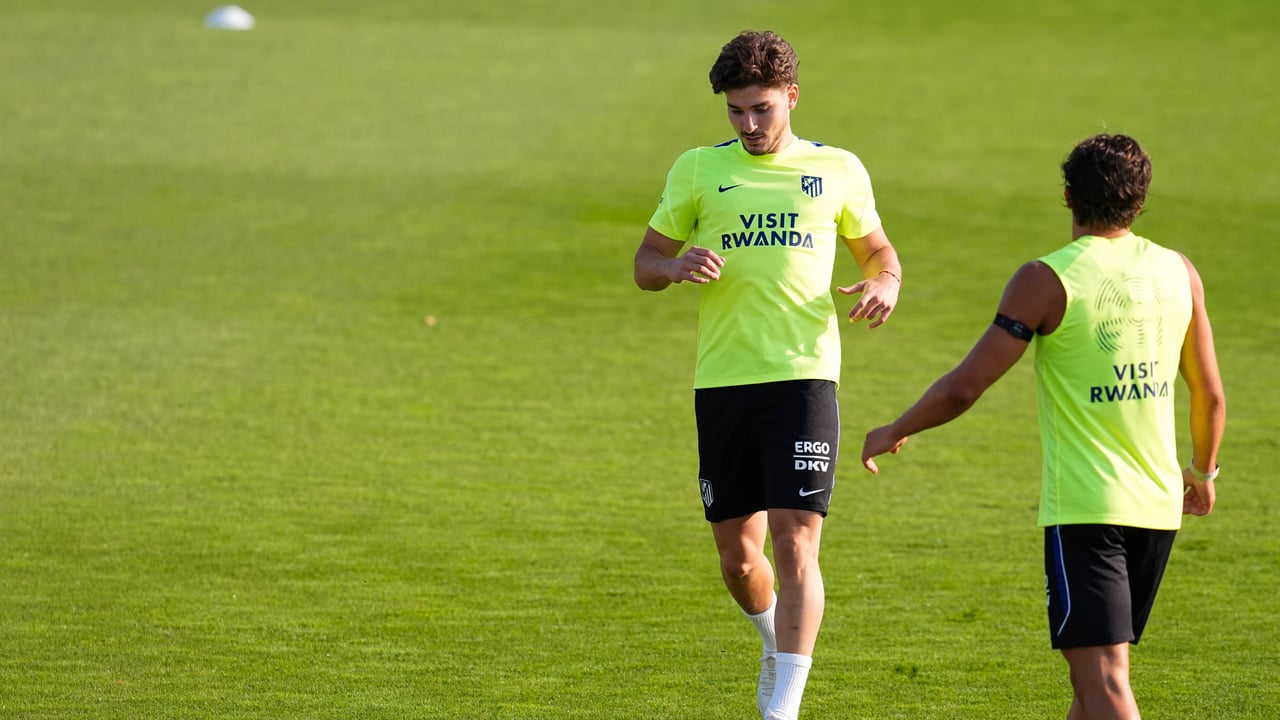 Julián Álvarez vuelve a ponerse a las órdenes de Simeone