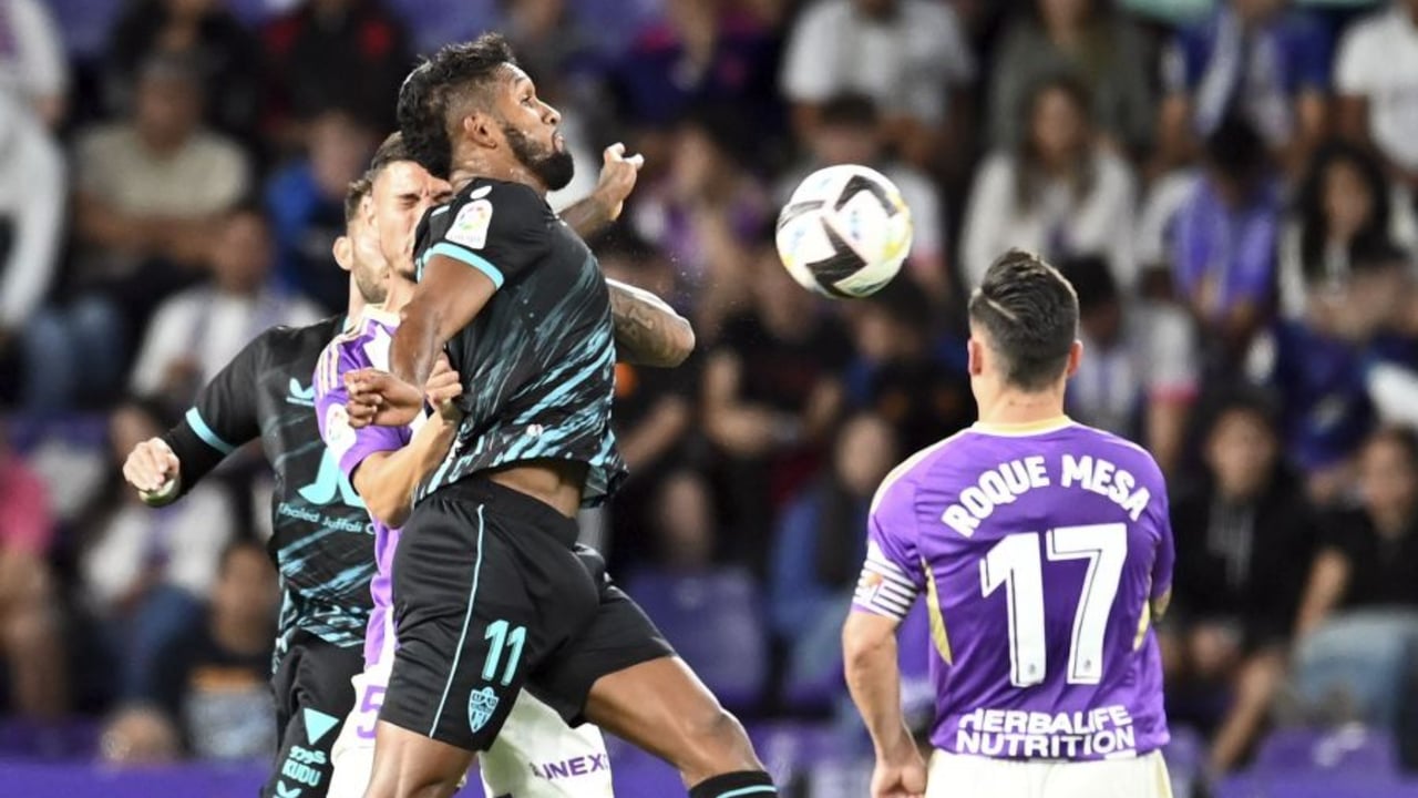 Nervios en el Almería por el sustituto de Sadiq