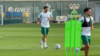 Troy Parrott se alista para la batalla en Mestalla en una sesión del Betis con Abde y Morante