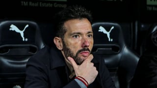 La defensa del Valencia condena a Carlos Corberán