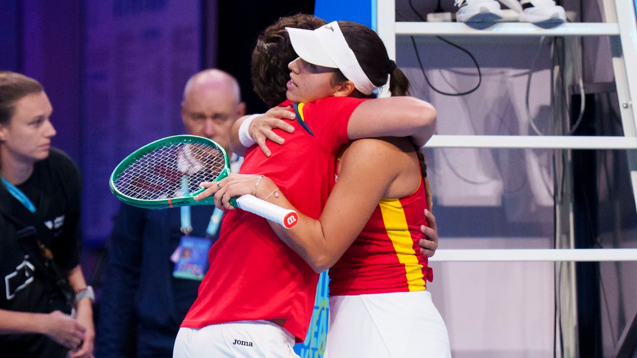 España supera su maldición en la Billie Jean King Cup pero se queda sin final por culpa de Noskova y Muchova