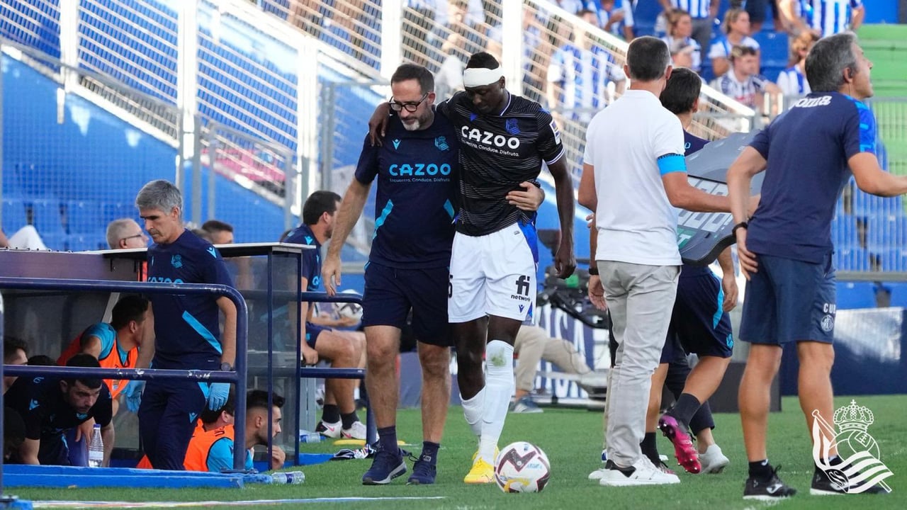 Sadiq y Juanmi engrosan la lista de futbolistas que no jugarán hasta 2023