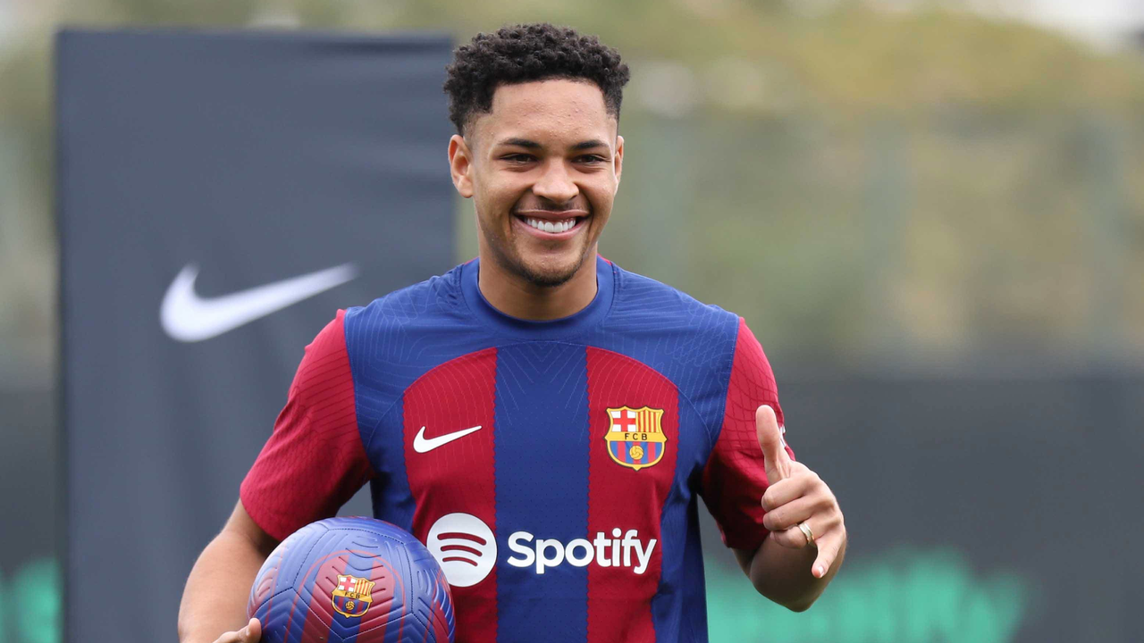 El Barcelona presenta a Vitor Roque con una llamativa ausencia