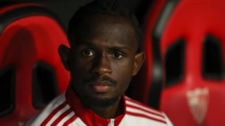 García Plaza decide el rol de Nianzou en el Sevilla tras la expulsión en su debut 