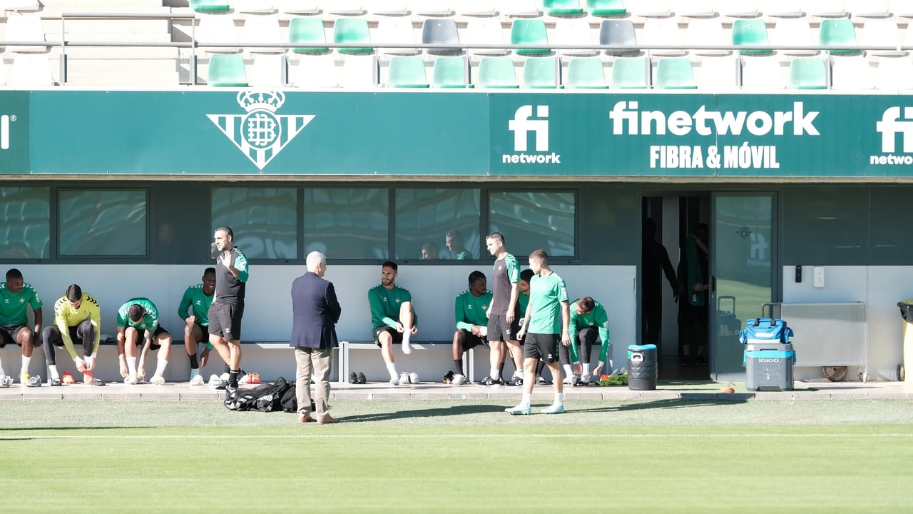 El Betis prepara medidas de contingencia, nunca una revolución