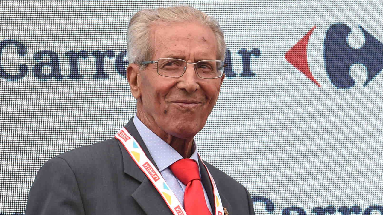 El bidón de Bahamontes, primer campeón español del Tour de Francia, con "dos cafés, media copa de coñac, Kola Astier y Agua del Carmen"