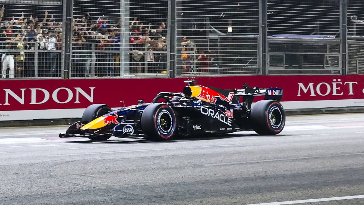 Max Verstappen arrasa en Singapur y Antonelli da otro golpe al Mundial de Fórmula 1