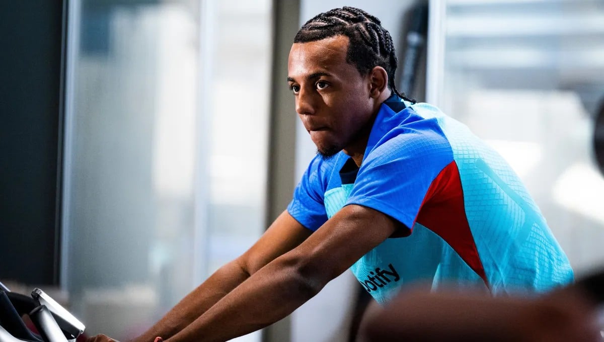 Koundé fichó por el Barça, pero podría perderse la primera jornada al no ser inscrito