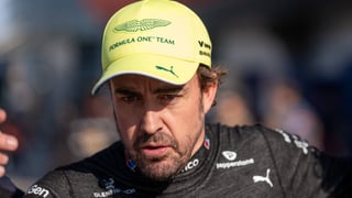 Fernando Alonso enciende una mínima luz para Aston Martin 