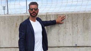 René Ramos, espectador de lujo en el Alfonso Murube durante el partido entre Ceuta y Córdoba 