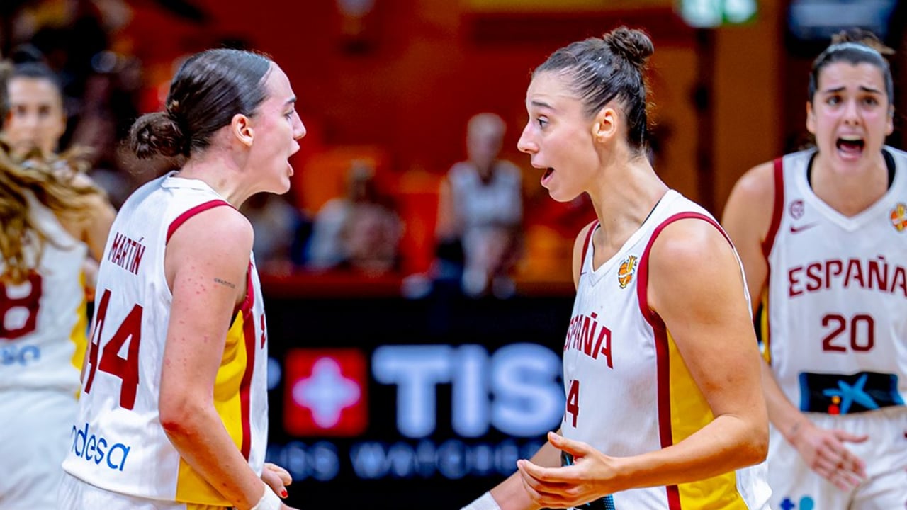 España le enseña los dientes a la anfitriona del Mundial en su estreno