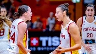 España le enseña los dientes a la anfitriona del Mundial en su estreno
