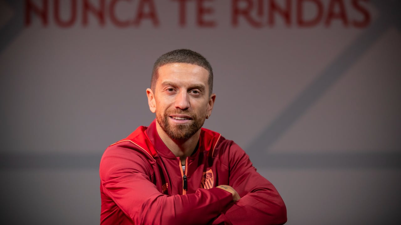 El 'Papu' tira de aguja mientras trabaja en su recuperación