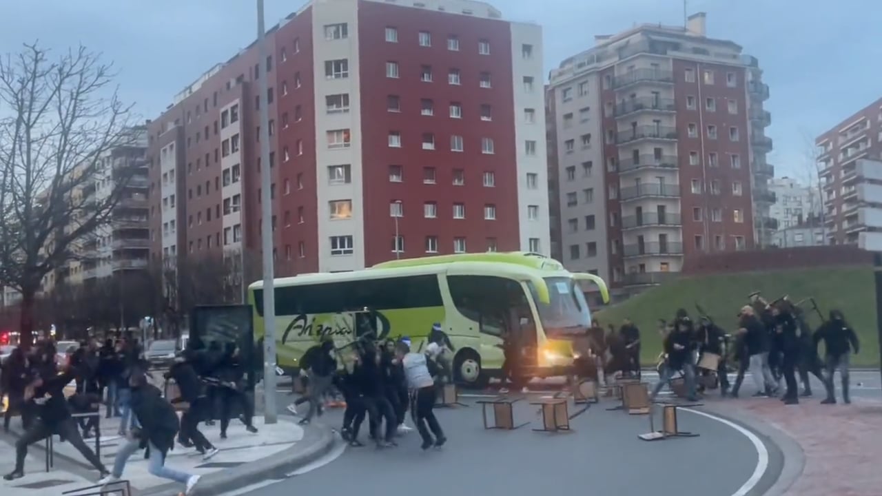 Batalla campal en Anoeta: La policía detiene a cinco ultras y no descarta más