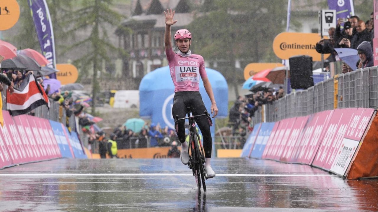 Ni la nieve intimida a la 'manita' de Pogacar