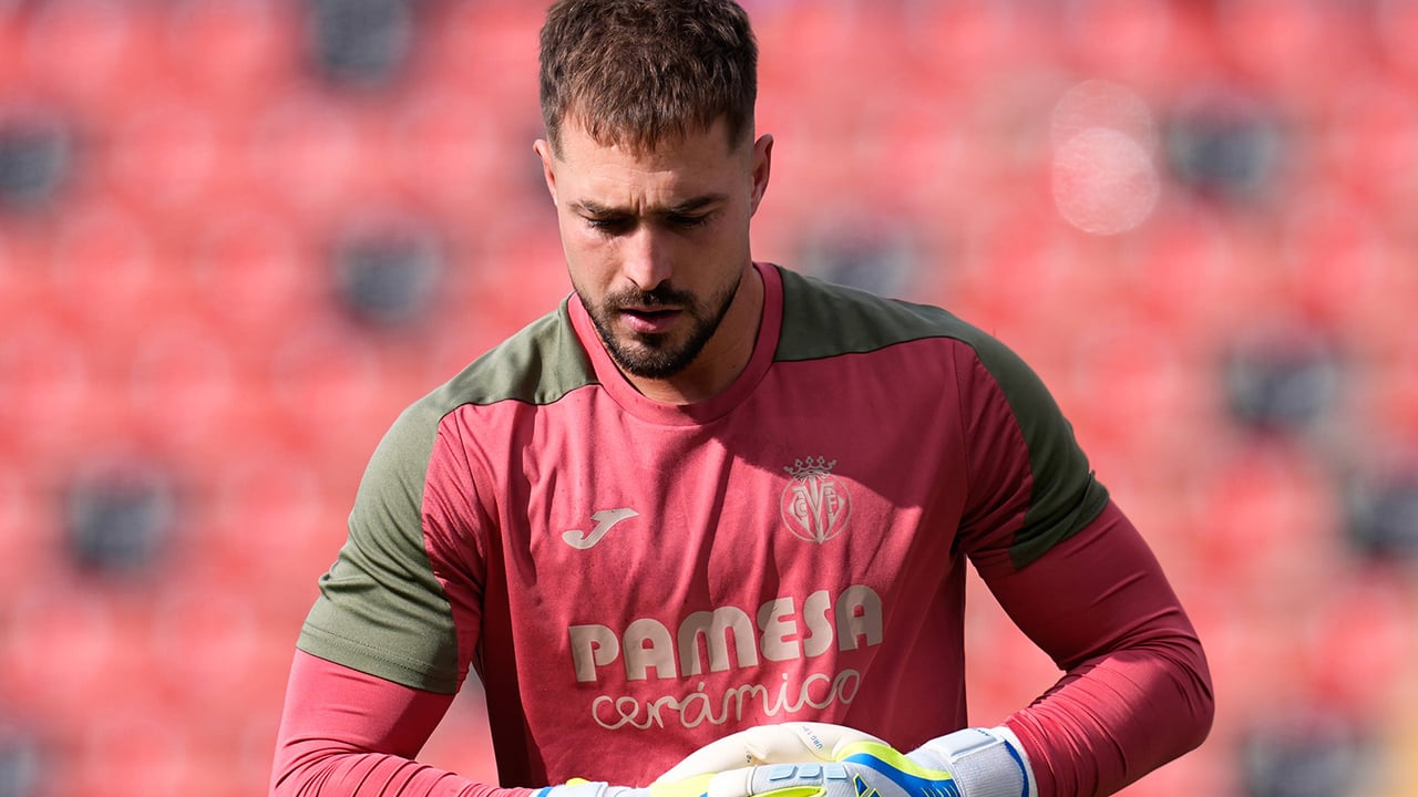 El Villarreal estudia la salida de Arnau Tenas ante el fuerte interés del Mallorca