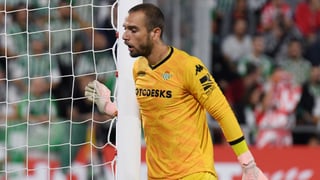 El Betis activa por sorpresa la opción de Pau López
