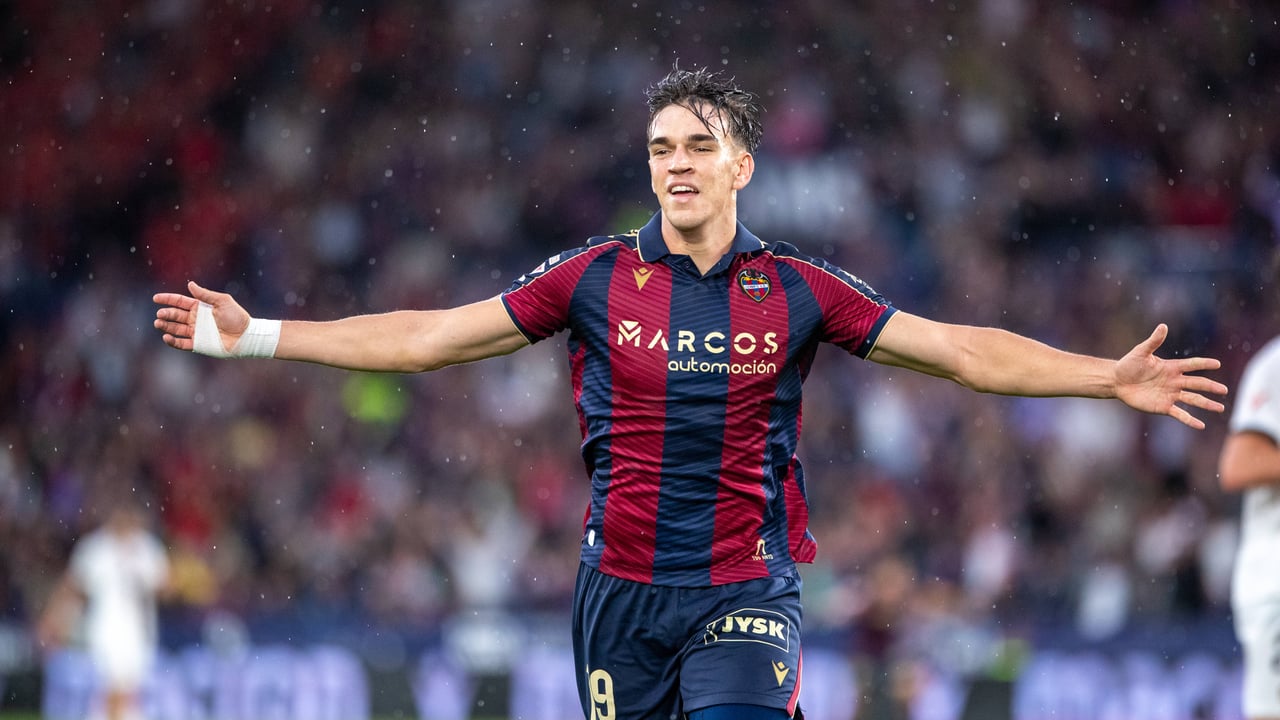 La emotiva despedida de Carlos Espí al Levante tras fichar por el Real Madrid
