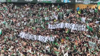 La Cartuja se lo pasó de cine en el primer tiempo: récord, tifos y saludo envenenado a los Del Nido