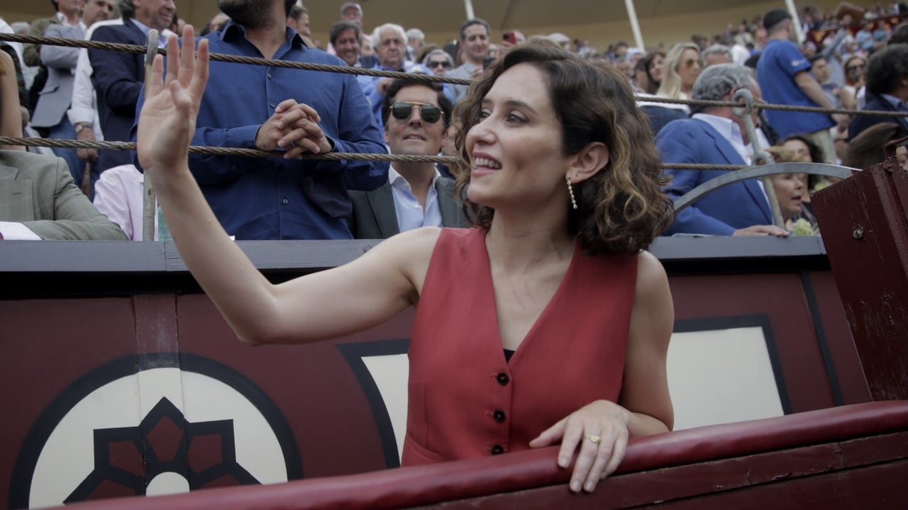 Pagan hasta 5.000 euros por desayunar con Isabel Díaz Ayuso