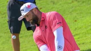 Jon Rahm se cae a última hora y DeChambeau aprovecha la oportunidad