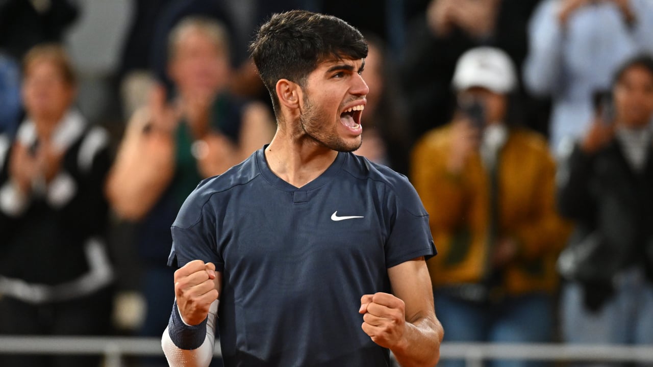 Alcaraz lo vuelve a hacer en París