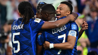 Francia 3-0 Irak: Doblete de Mbappé para la historia, suspensión por tormenta eléctrica y Les Bleus ya están en dieciseisavos