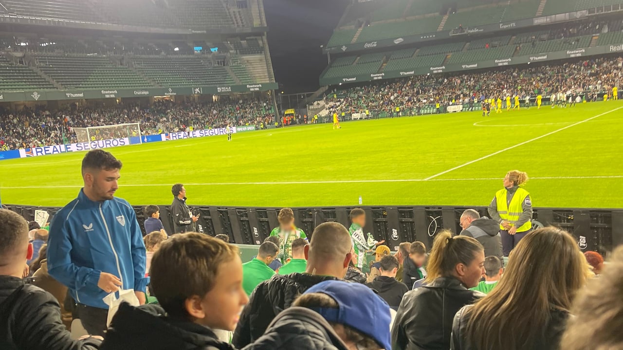 Vestir de Sevilla o Betis en el campo del eterno rival: ¿provocación o naturalidad?