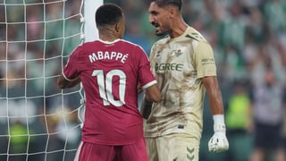 Álvaro Valles 'reta' al hermano de Mbappé tras parar el penalti en el Betis - Real Madrid: "Me encantaría repetir el resultado" 