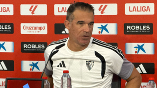 Luis García Plaza abre hueco a Stassin, prepara un nuevo dibujo en el Sevilla y discrepa con las críticas de Rodri al Valencia  