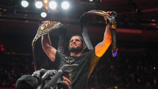 Islam Makhachev decide parar, descarta a Topuria y le da un palo