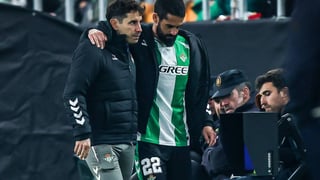 El médico del Betis explica que la lesión de Isco Alarcón es más seria de lo previsto: "Este proceso será lento" 