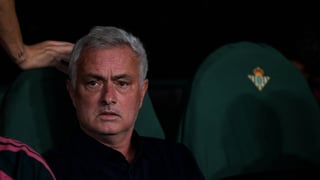 Mourinho, irónico tras ver tarjeta amarilla: "Parecía que un jugador del Betis se había muerto delante del banquillo"
