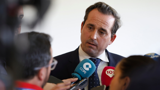 Kike Pérez anuncia más fichajes mientras el Málaga protege su apuesta de cantera