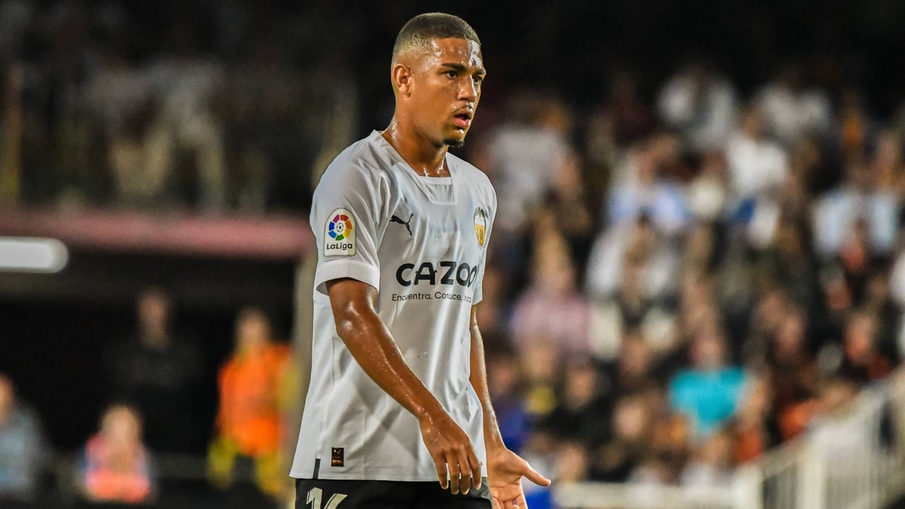 Mosquera hace historia en el Valencia y sigue llamando a la puerta de la selección española