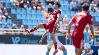 Ibiza 0-1 Sevilla Atlético: Miguel Sierra celebra su nuevo contrato invitando a jugar una bola extra 