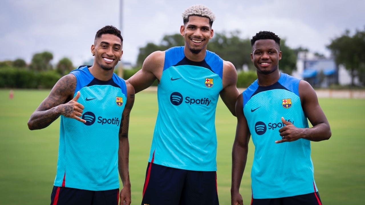 Lejos de temer la competencia, Ronald Araújo da la bienvenida a Koundé al Barça