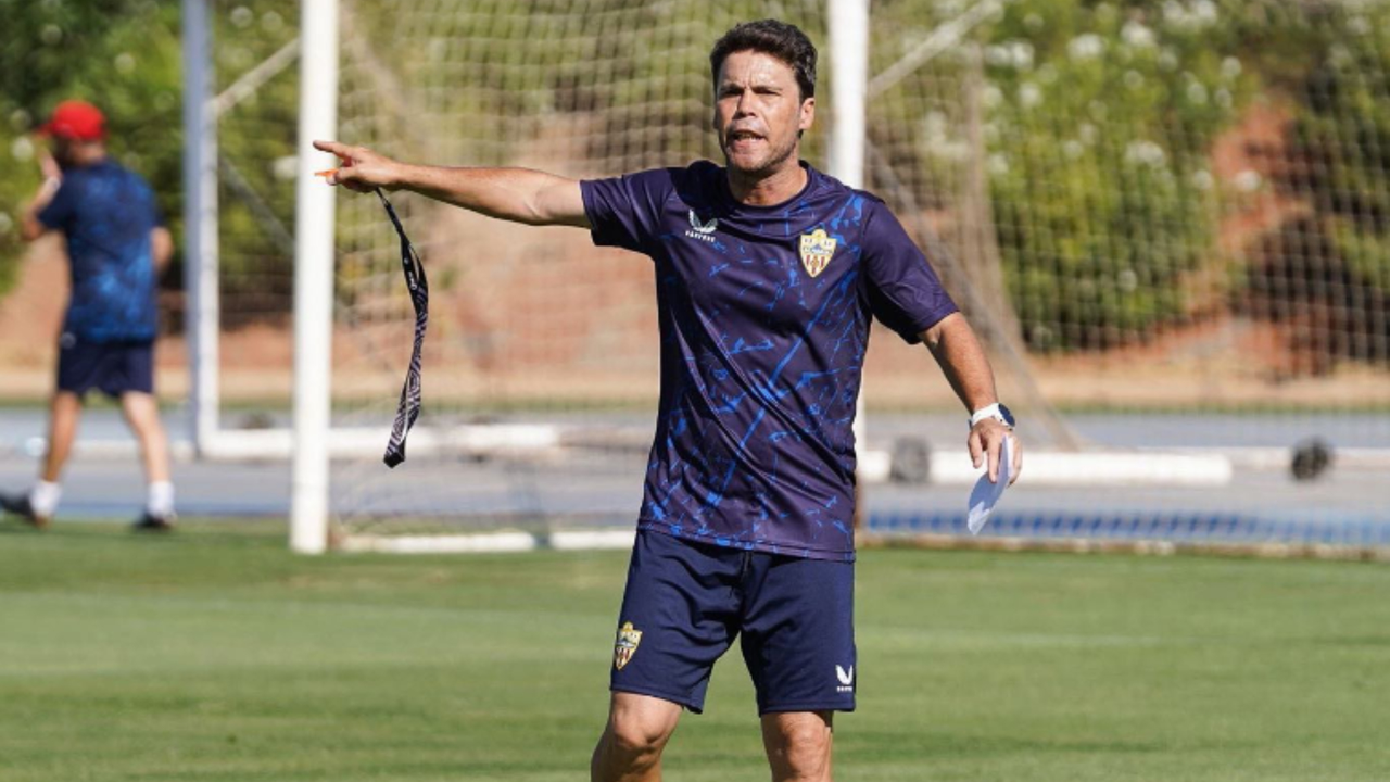 Las posiciones que debe reforzar el Almería en el mercado de fichajes