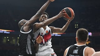 El Baskonia cierra su Euroliga más dolorosa justo como la empezó