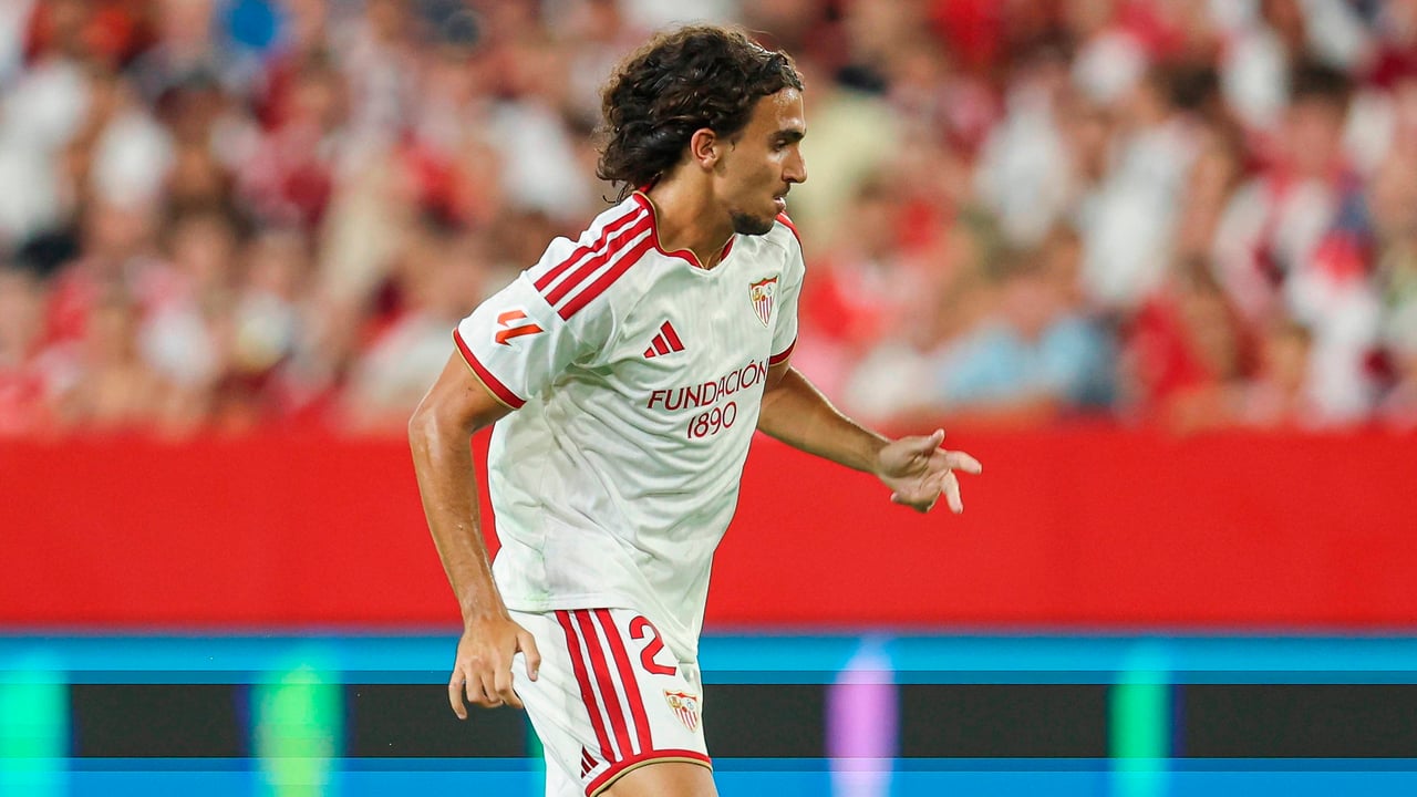 Nico Guillén no olvida el sacrificio de su familia para poder jugar en el Sevilla: "A mi madre, a mi abuela y a mi padre les debo la vida"