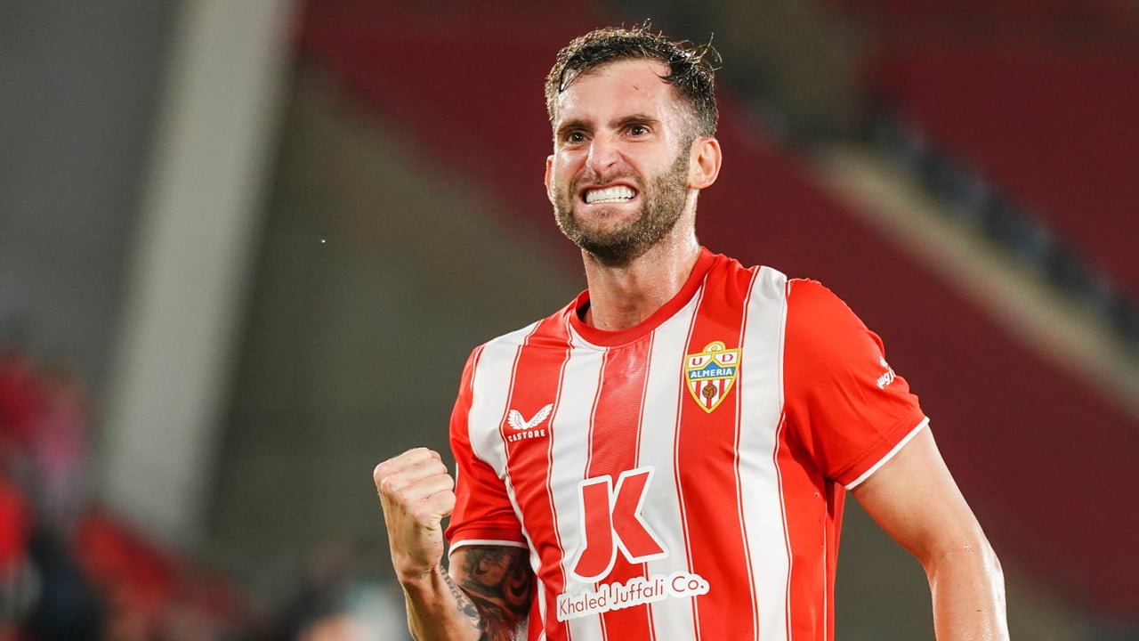 El nuevo entrenador del Almería se podría encontrar con un refuerzo de última hora