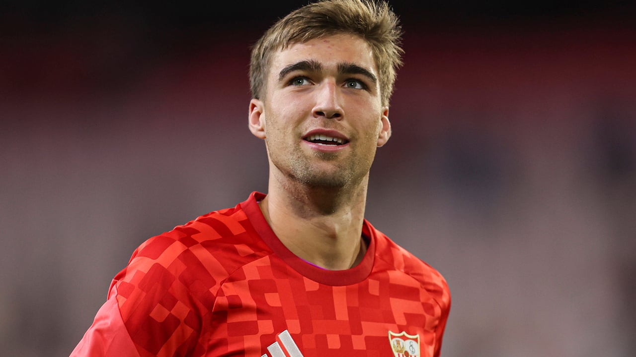 Salto de Fran González, portero del Sevilla, en la Selección Española por petición de Luis de la Fuente